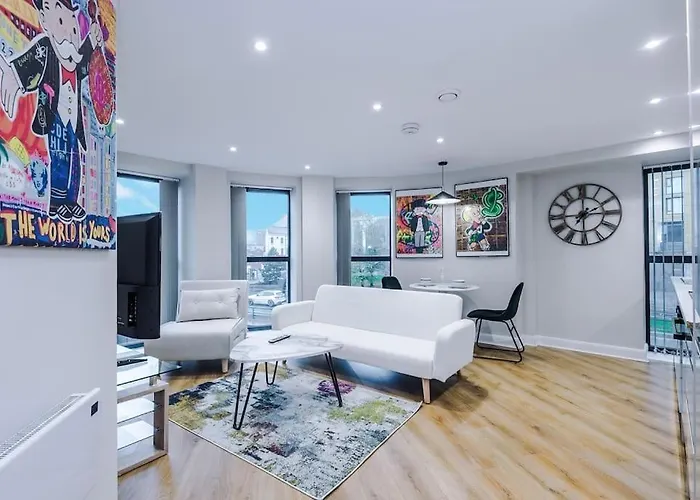 Monopoly Wallz - Sleeps 3